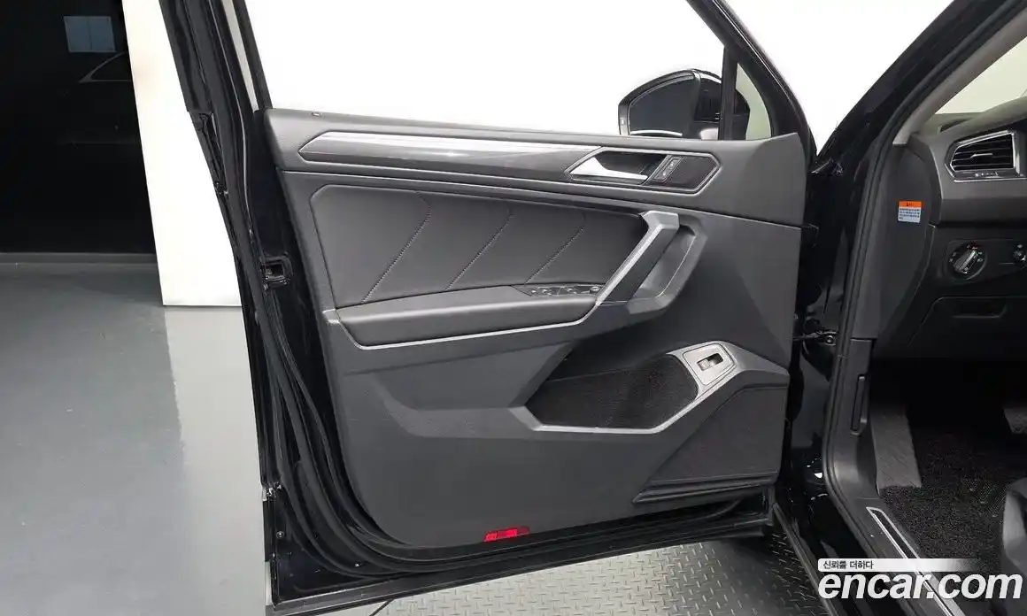 Volkswagen Tiguan 2020 2.0 автомат (гидро), фото 14
