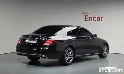 Mercedes-Benz E-Class 2019 2.0 автомат (гидро), миниатюра 2