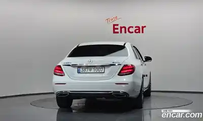 Mercedes-Benz E-Class 2018 1.9 автомат (гидро), миниатюра 4
