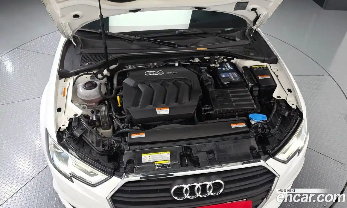 Audi A3 2018 2.0 автомат (гидро), фото 6