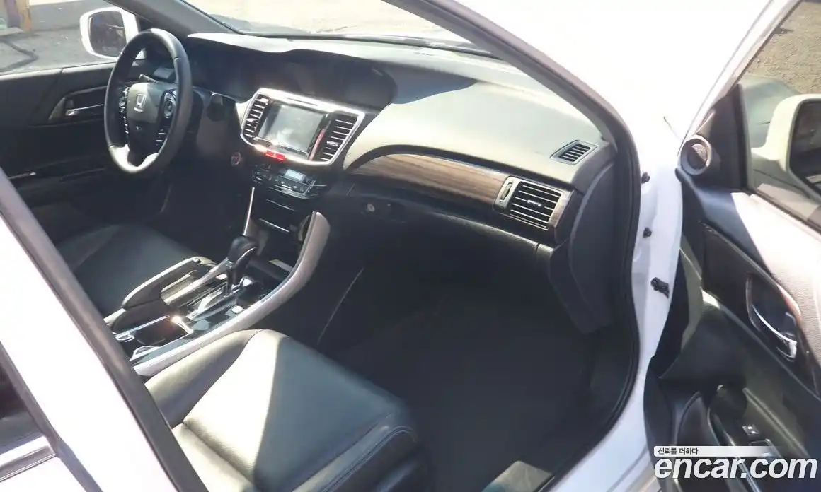 Honda Accord 2017 2.0 автомат (гидро), фото 6
