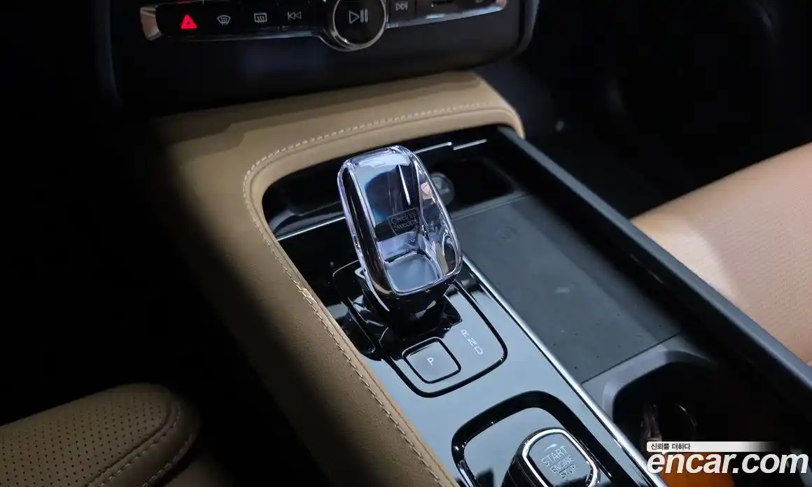 Volvo XC90 2023 2.0 автомат (гидро), фото 9