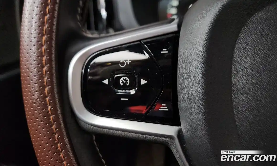 Volvo XC60 2020 2.0 автомат (гидро), фото 21