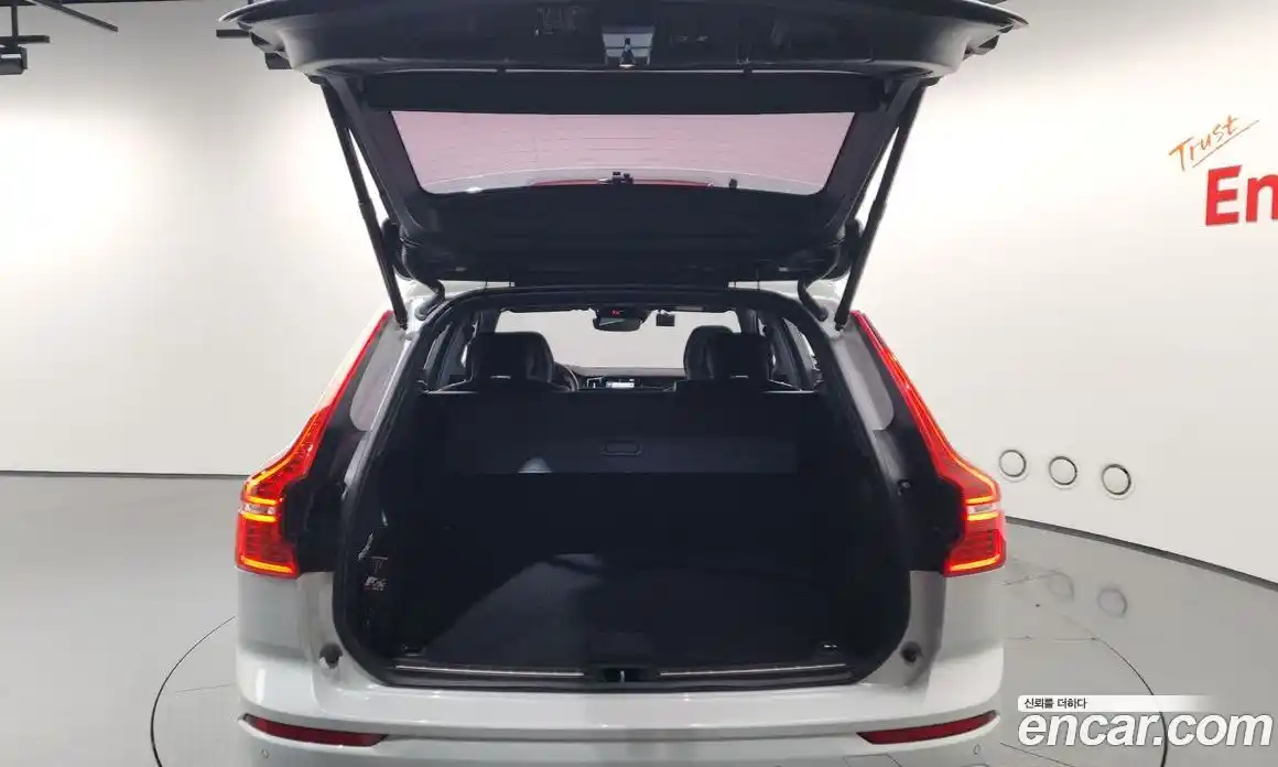 Volvo XC60 2020 2.0 автомат (гидро), фото 25