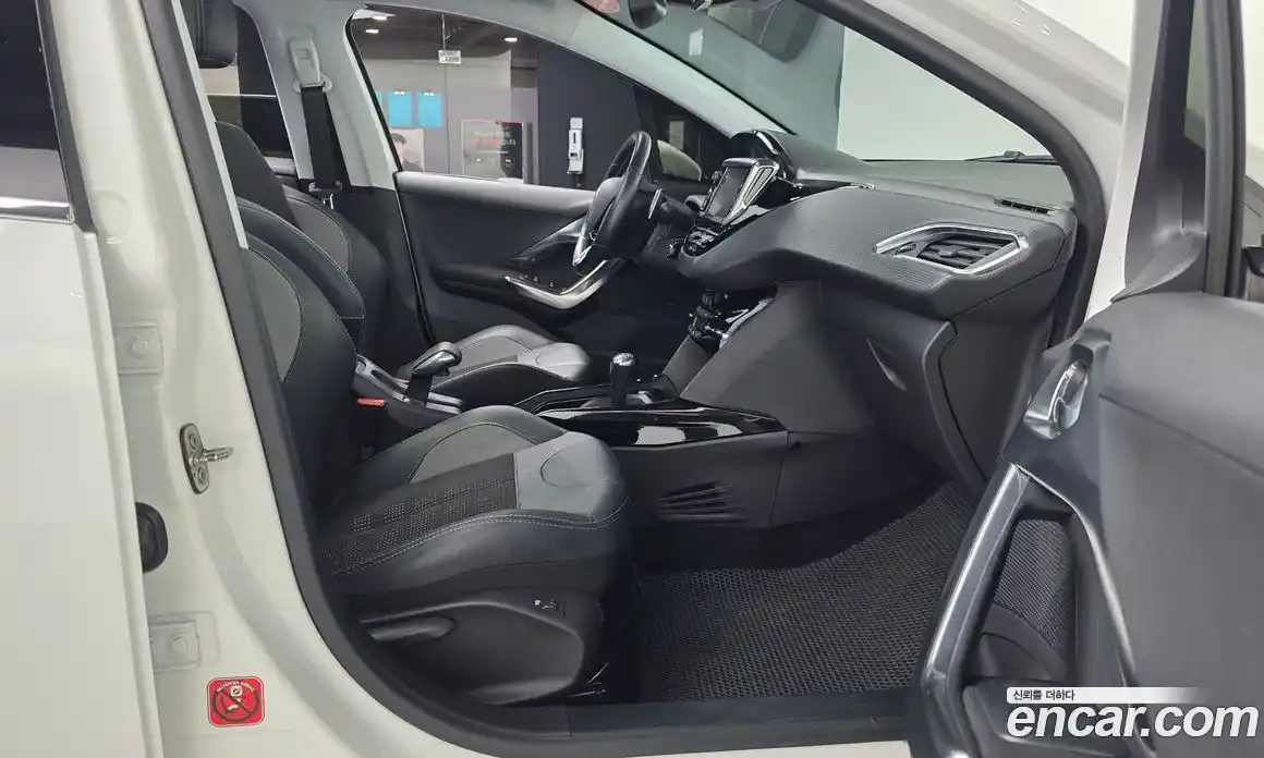 Peugeot 2008 2018 1.6 автомат (гидро), фото 11