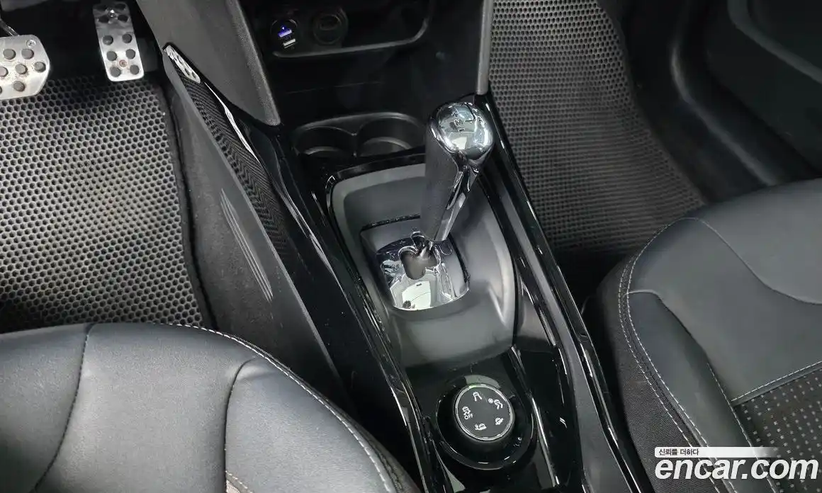 Peugeot 2008 2018 1.6 автомат (гидро), фото 9