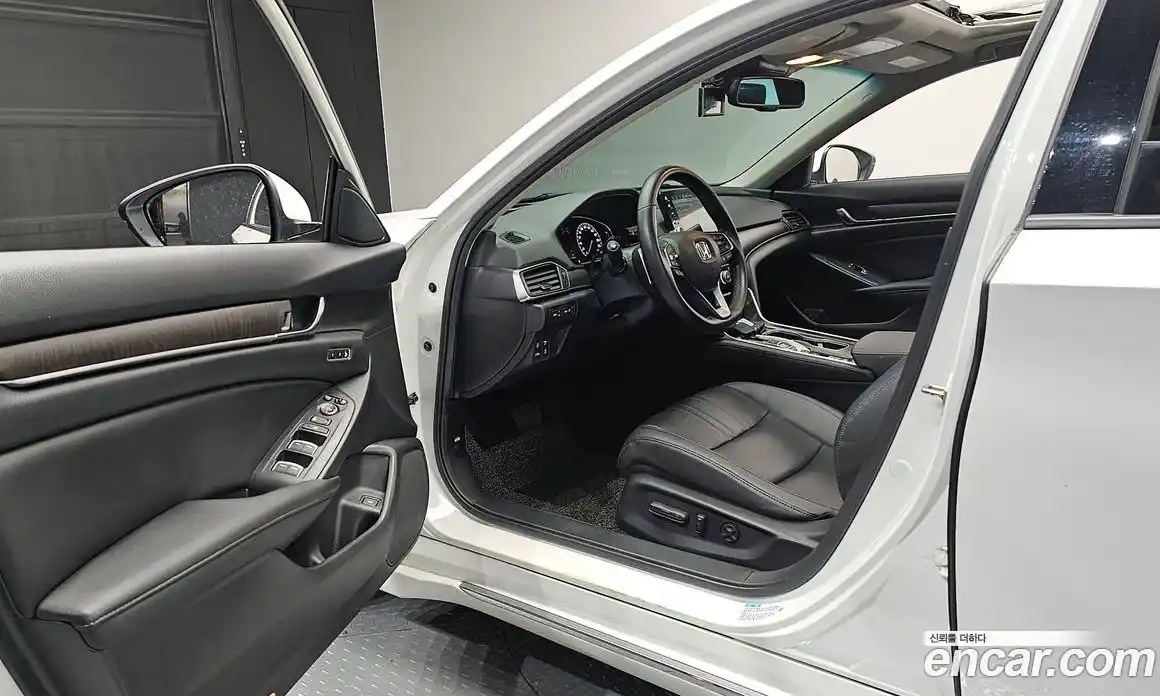Honda Accord 2019 2.0 автомат (гидро), фото 13