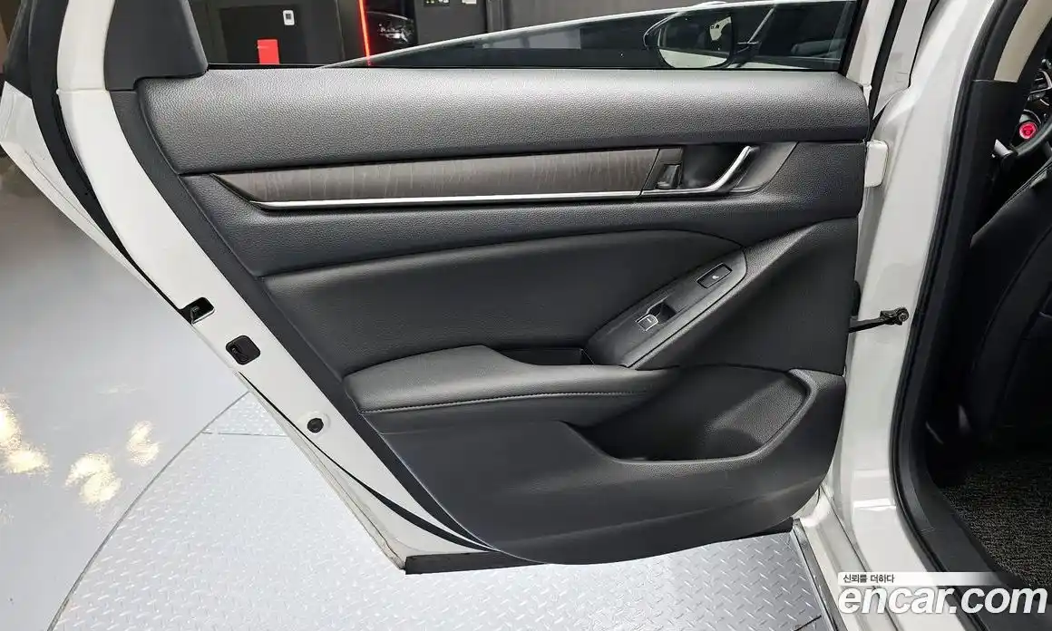 Honda Accord 2019 2.0 автомат (гидро), фото 15