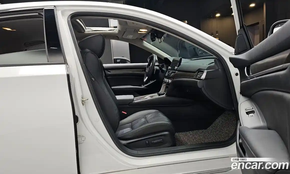 Honda Accord 2019 2.0 автомат (гидро), фото 16