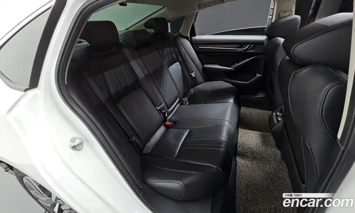 Honda Accord 2019 2.0 автомат (гидро), фото 17