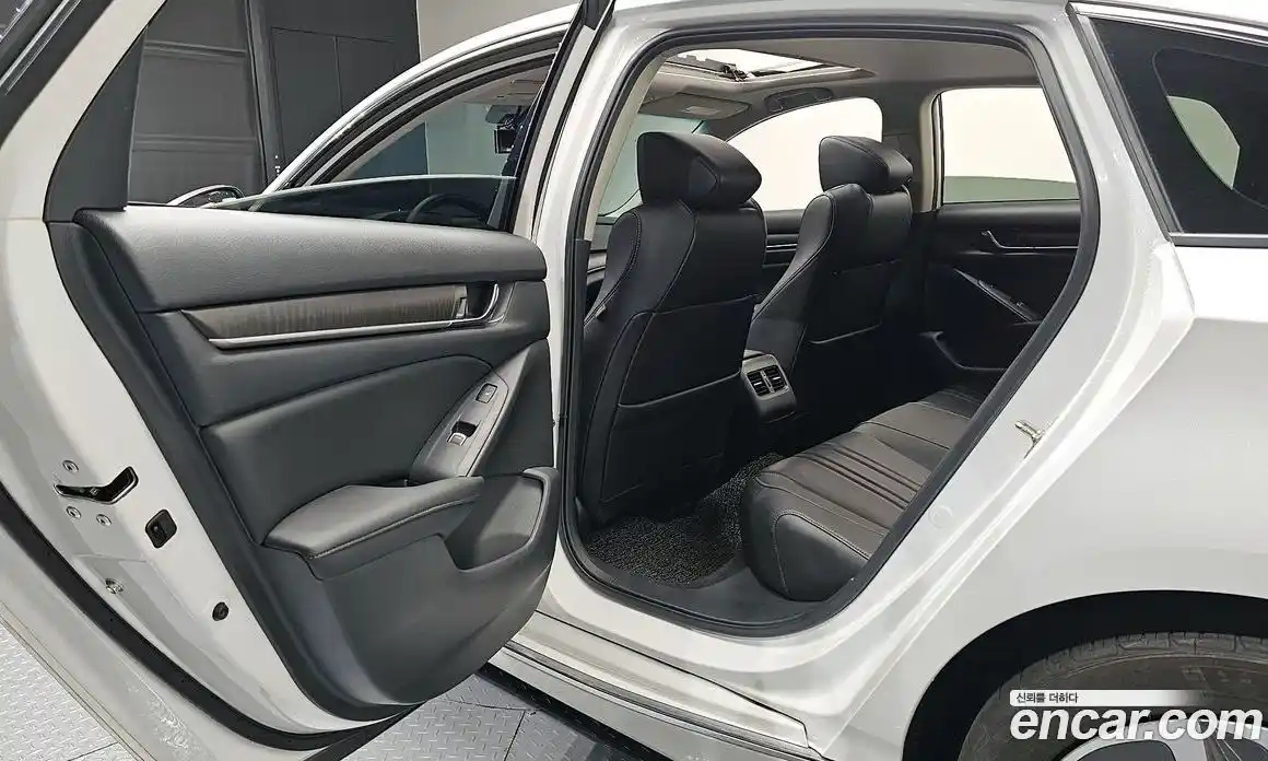 Honda Accord 2019 2.0 автомат (гидро), фото 18