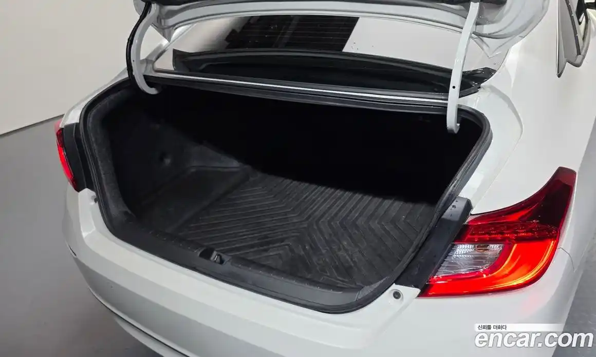 Honda Accord 2019 2.0 автомат (гидро), фото 26