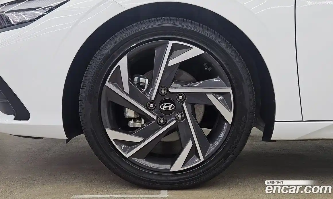 Hyundai Avante 2024 1.6 автомат (гидро), фото 5