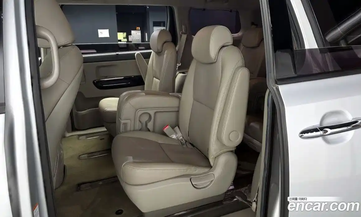 Kia Carnival 2020 2.2 автомат (гидро), фото 18