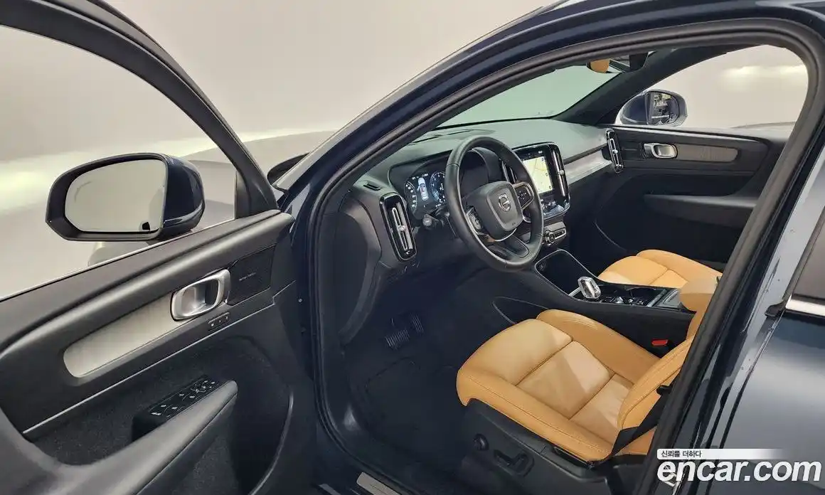 Volvo XC40 2021 2.0 автомат (гидро), фото 13