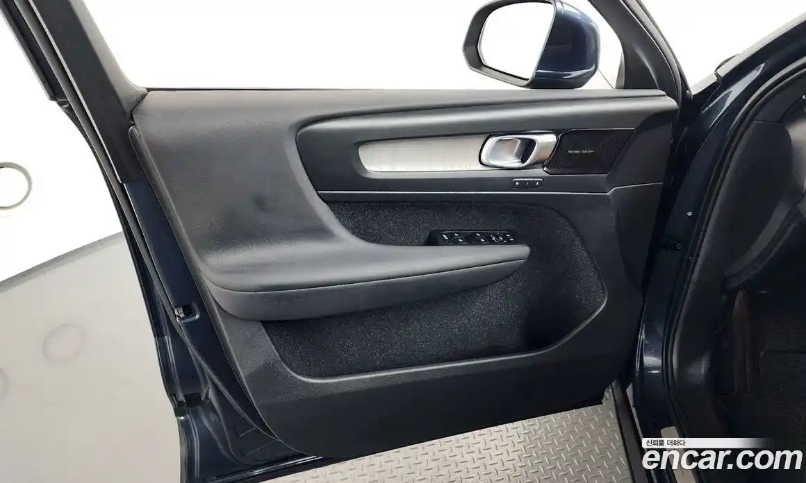 Volvo XC40 2021 2.0 автомат (гидро), фото 14