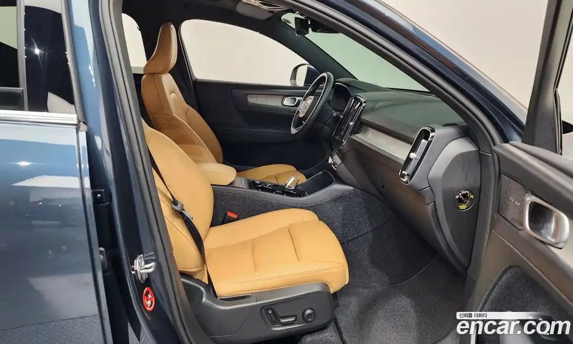 Volvo XC40 2021 2.0 автомат (гидро), фото 16