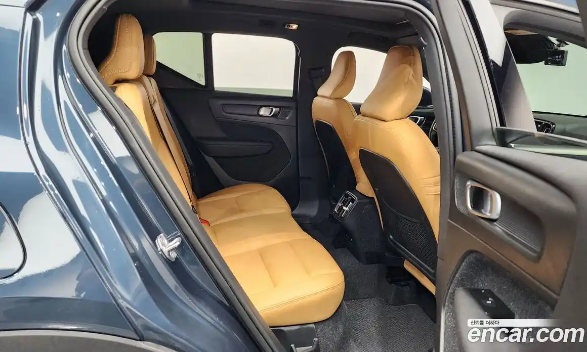 Volvo XC40 2021 2.0 автомат (гидро), фото 17