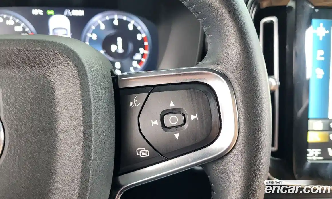 Volvo XC40 2021 2.0 автомат (гидро), фото 23