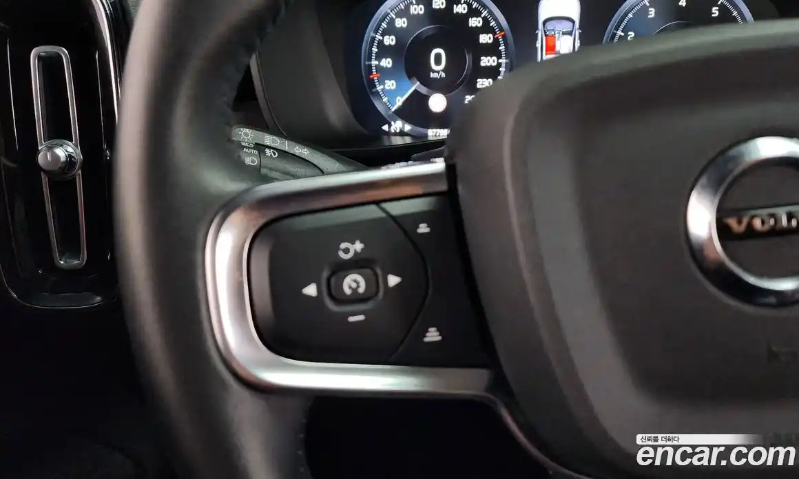 Volvo XC40 2021 2.0 автомат (гидро), фото 24