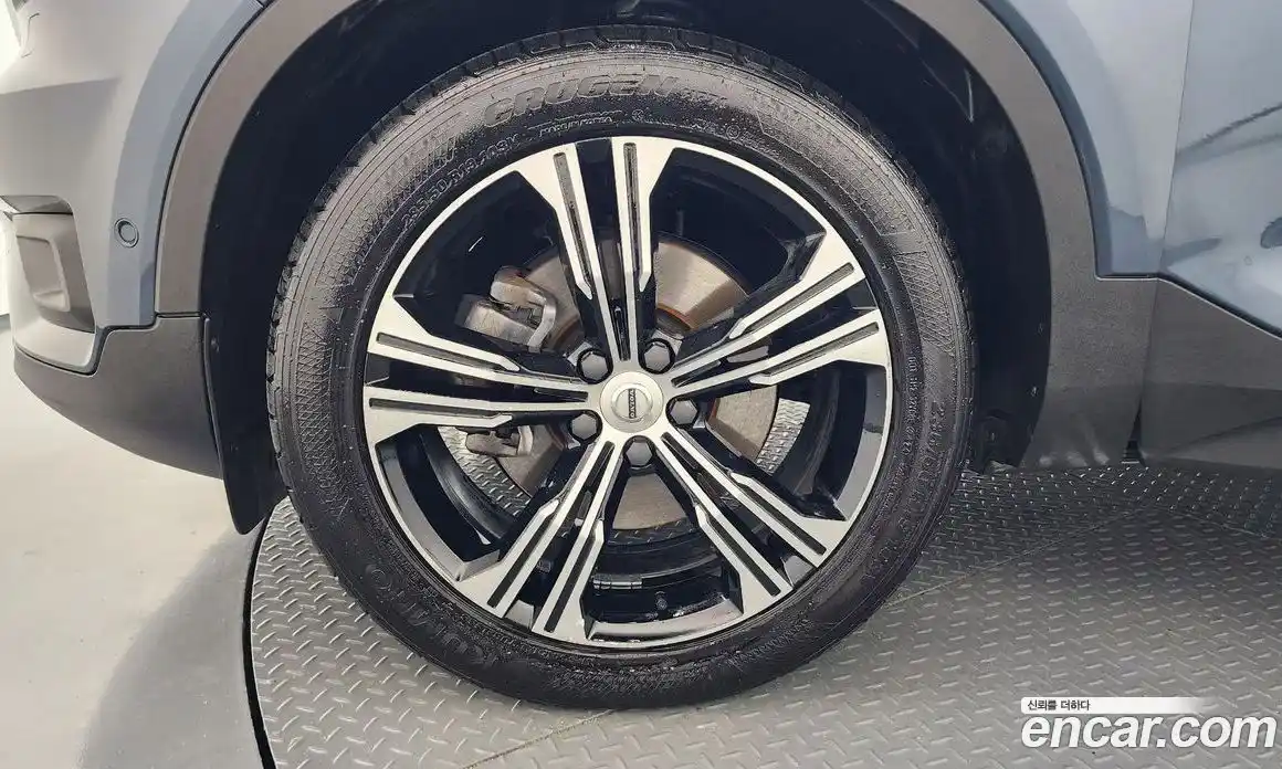Volvo XC40 2021 2.0 автомат (гидро), фото 5