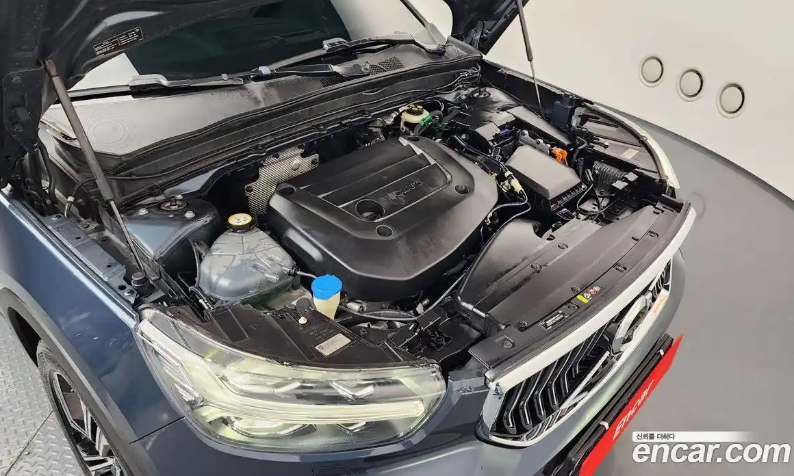 Volvo XC40 2021 2.0 автомат (гидро), фото 6