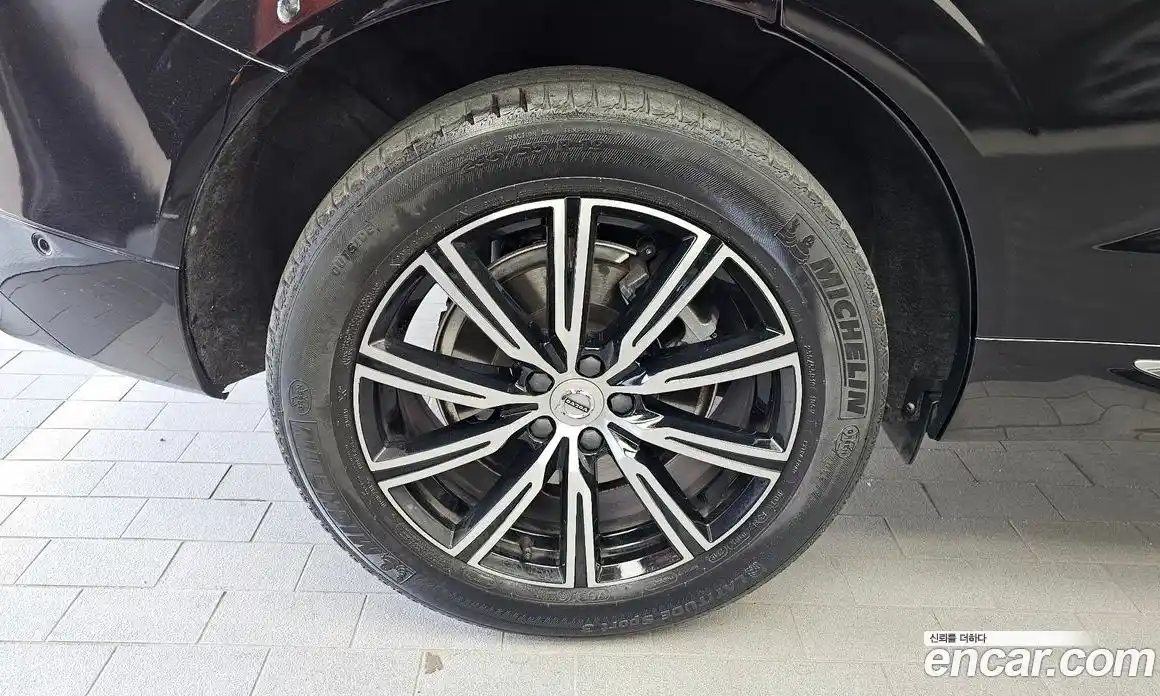 Volvo XC60 2020 2.0 автомат (гидро), фото 5