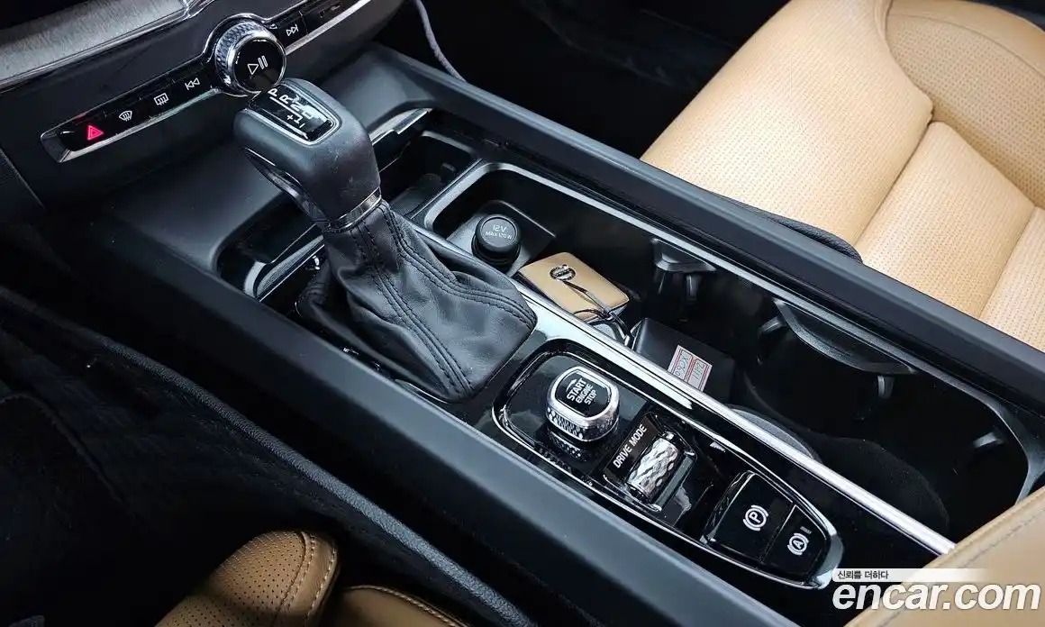 Volvo XC60 2020 2.0 автомат (гидро), фото 9