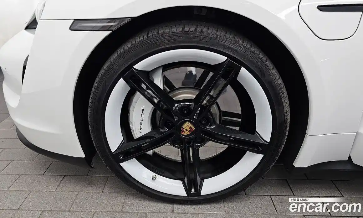 Porsche Taycan 2022 0.2 автомат (гидро), фото 5