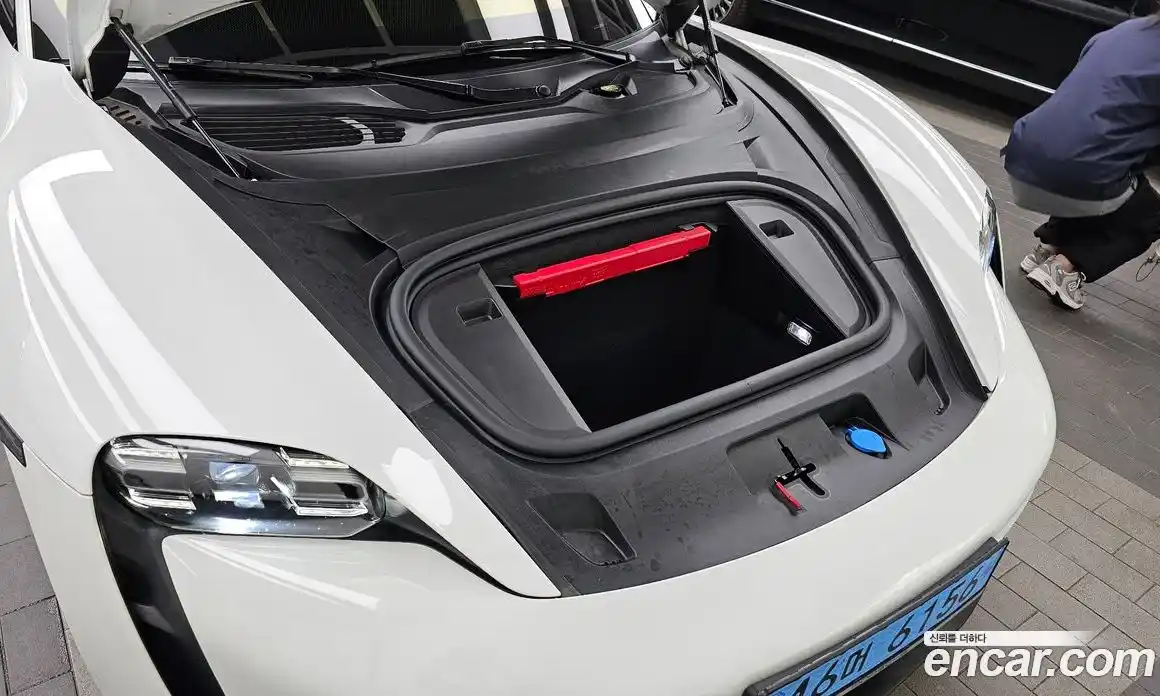 Porsche Taycan 2022 0.2 автомат (гидро), фото 6
