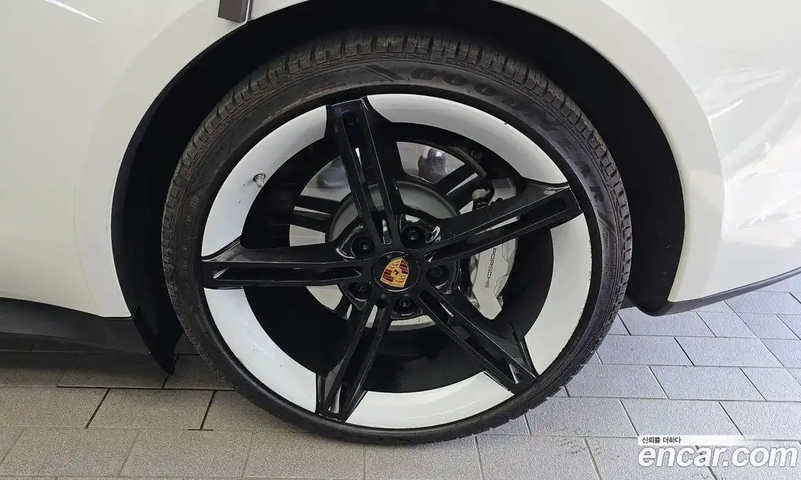 Porsche Taycan 2022 0.2 автомат (гидро), фото 7