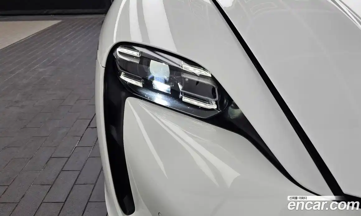 Porsche Taycan 2022 0.2 автомат (гидро), фото 8