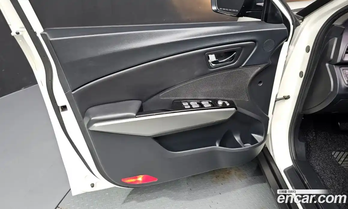 SsangYong TIBOLI 2015 1.6 автомат (гидро), фото 14
