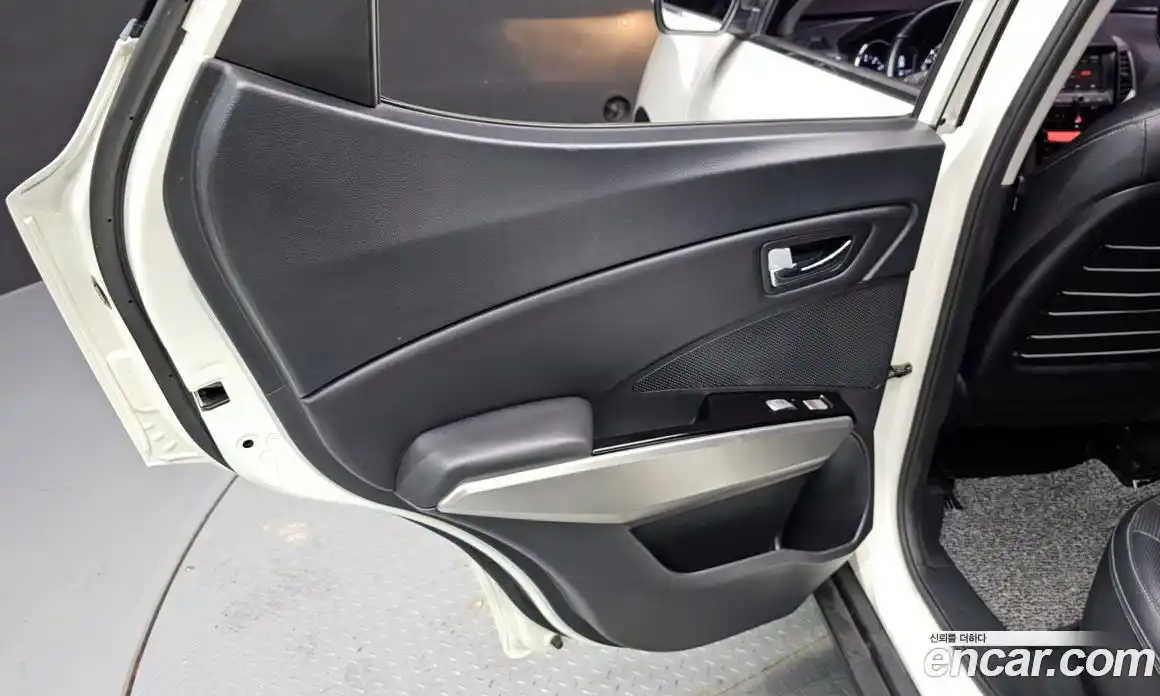 SsangYong TIBOLI 2015 1.6 автомат (гидро), фото 15