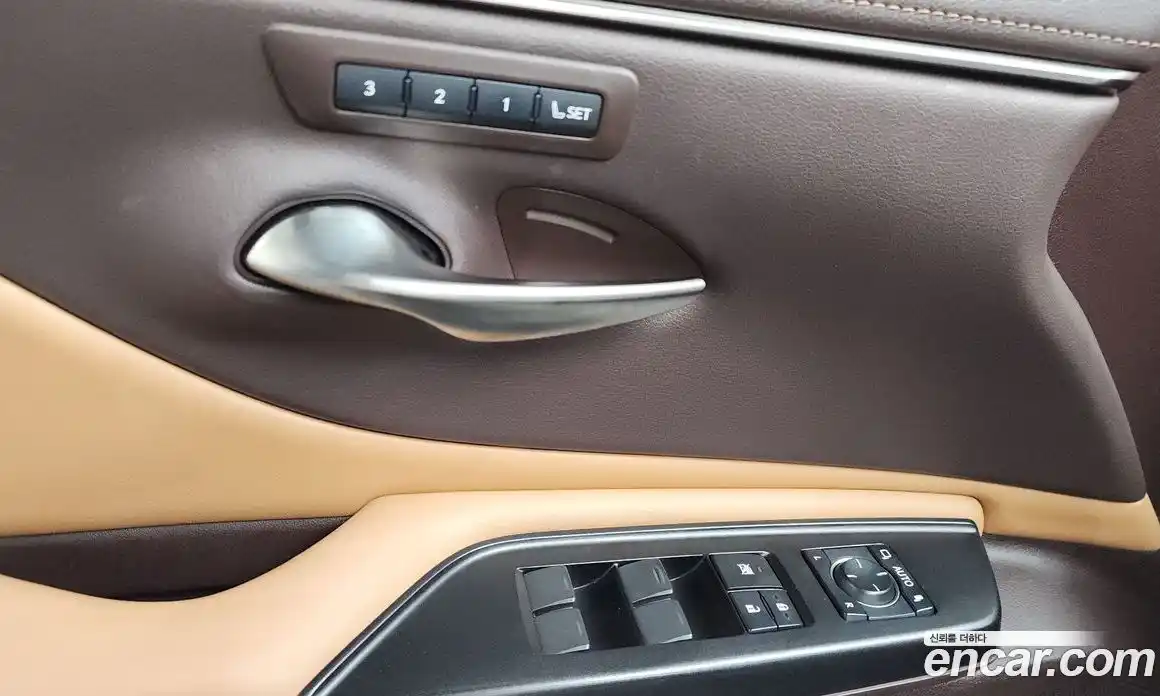 Lexus ES 2018 2.5 автомат (гидро), фото 17 Lexus ES 2018 2.5 автомат (гидро), фото 17