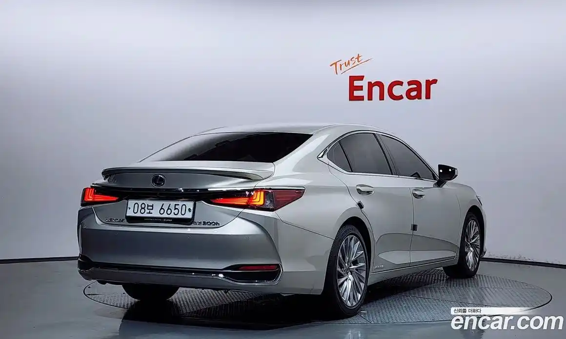 Lexus ES 2018 2.5 автомат (гидро), фото 2 Lexus ES 2018 2.5 автомат (гидро), фото 2