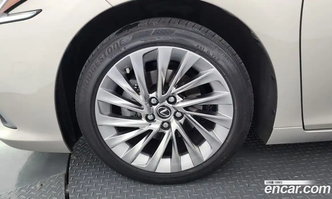 Lexus ES 2018 2.5 автомат (гидро), фото 5 Lexus ES 2018 2.5 автомат (гидро), фото 5