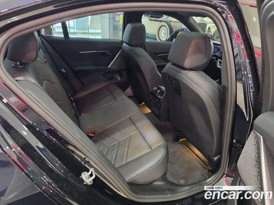 BMW 5 серия 2025 2.0 автомат (гидро), фото 12