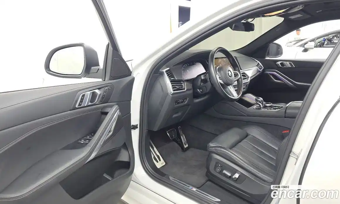 BMW X6 2022 3.0 автомат (гидро), фото 13