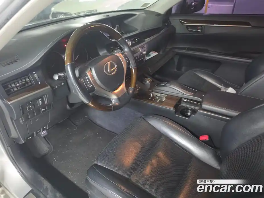 Lexus ES 2013 2.5 автомат (гидро), фото 3 Lexus ES 2013 2.5 автомат (гидро), фото 3