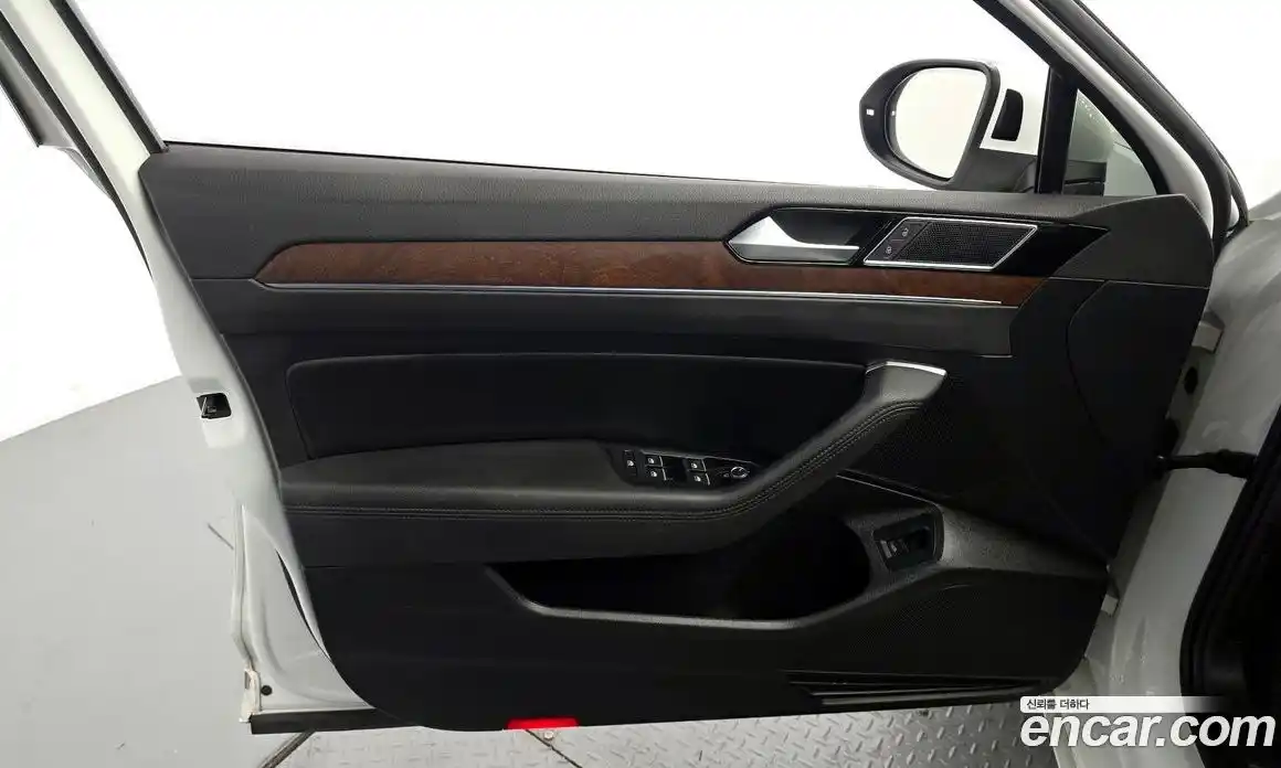 Volkswagen Passat 2018 2.0 автомат (гидро), фото 14
