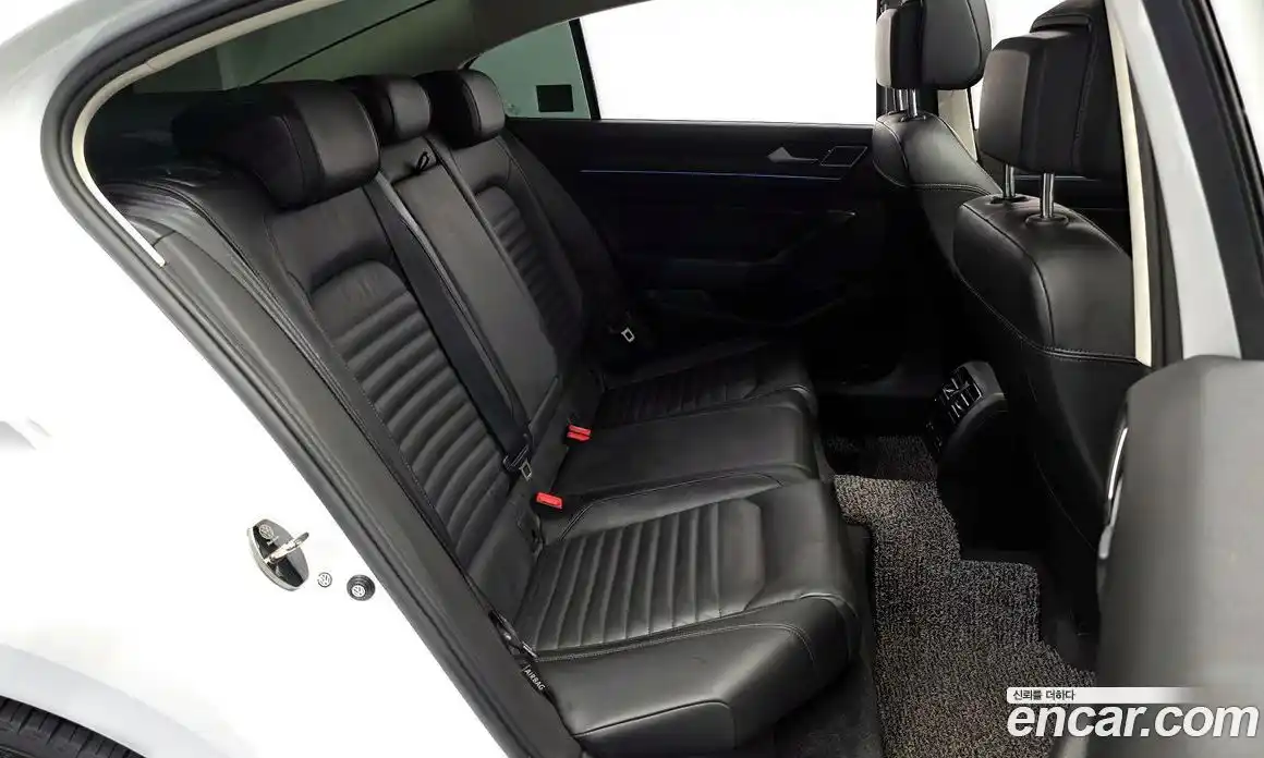 Volkswagen Passat 2018 2.0 автомат (гидро), фото 17