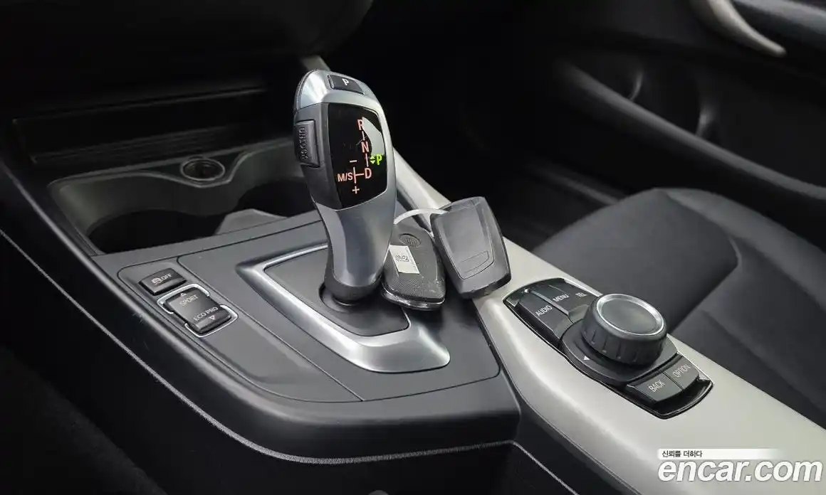 BMW 1 серия 2017 2.0 автомат (гидро), фото 12