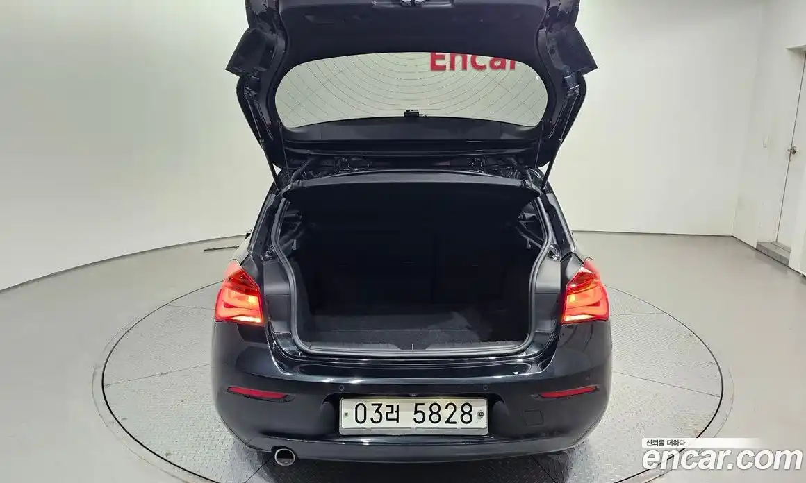 BMW 1 серия 2017 2.0 автомат (гидро), фото 30