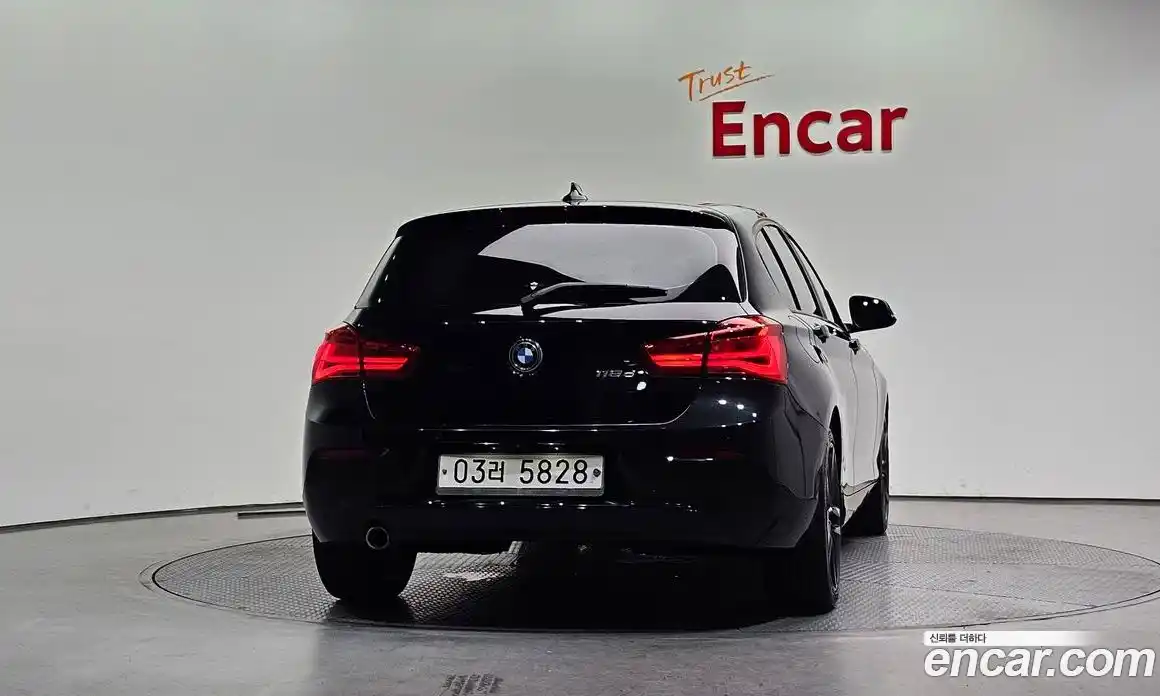 BMW 1 серия 2017 2.0 автомат (гидро), фото 4