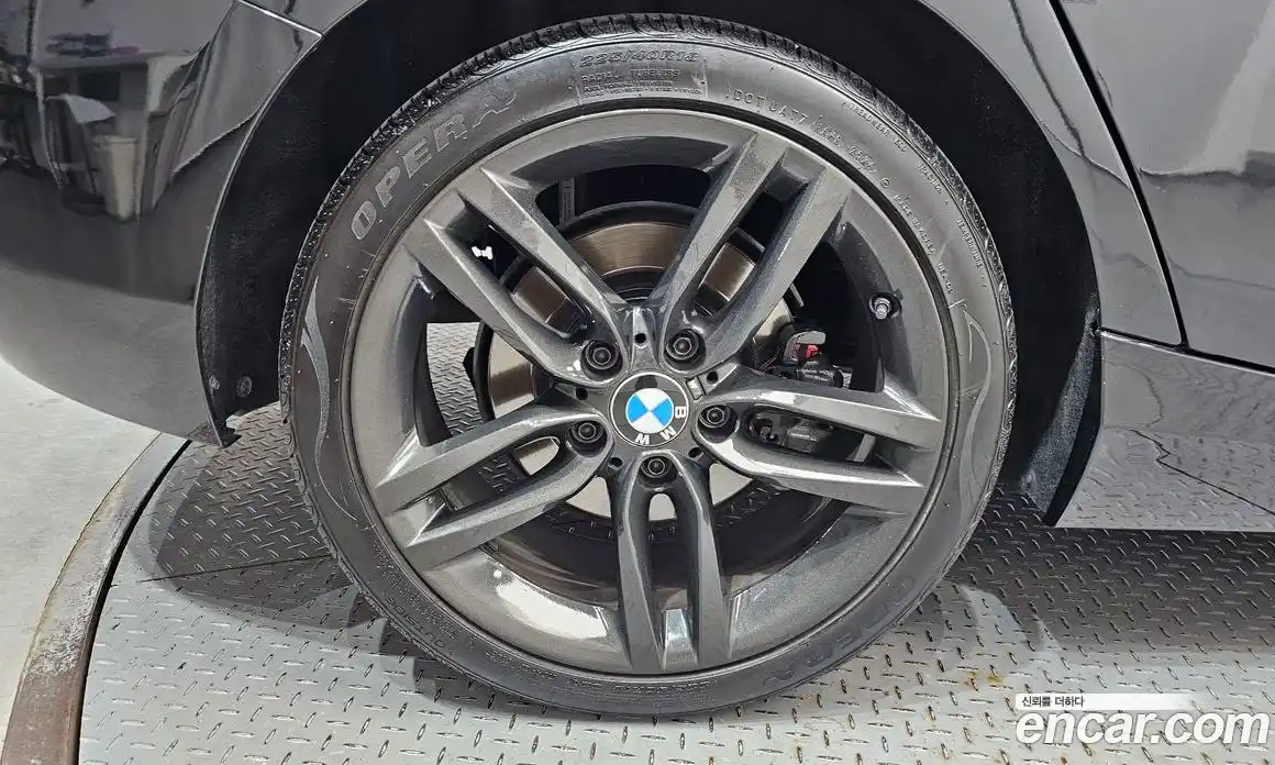 BMW 1 серия 2017 2.0 автомат (гидро), фото 5