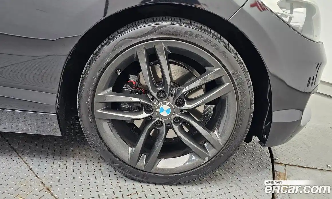 BMW 1 серия 2017 2.0 автомат (гидро), фото 7