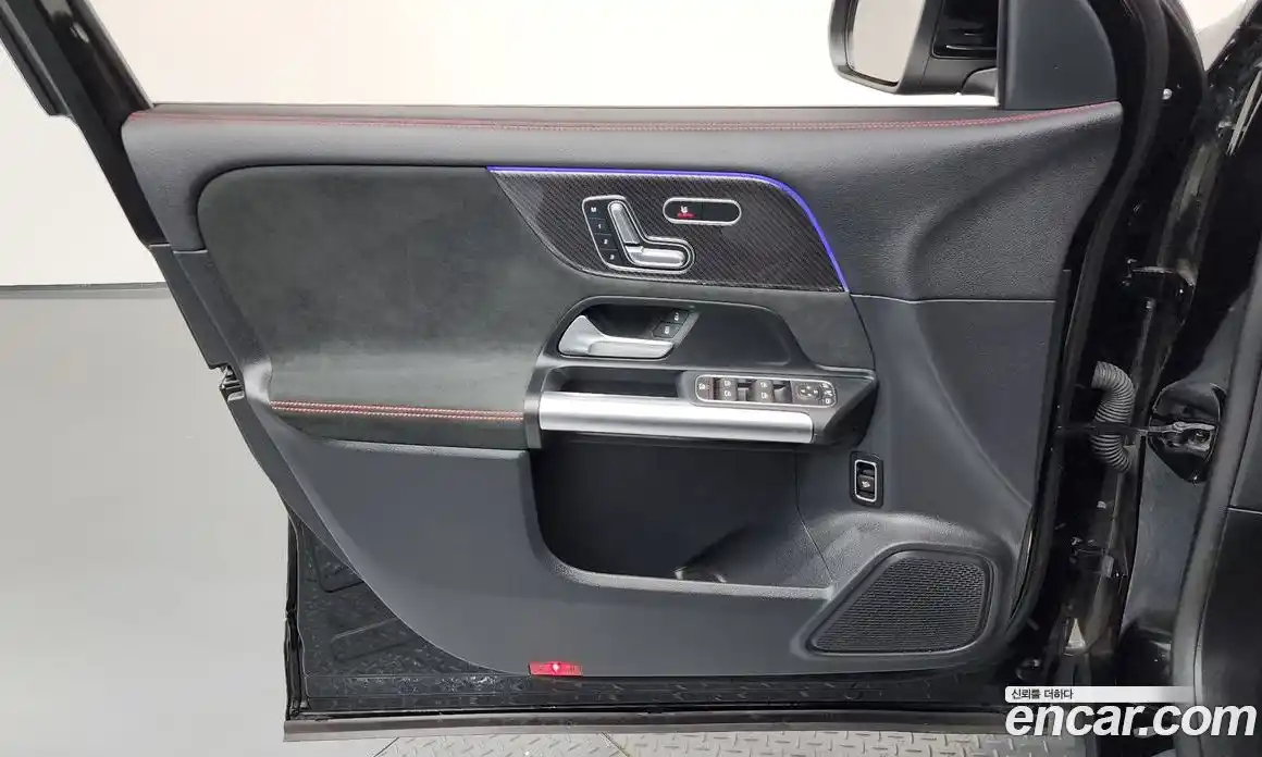 Mercedes-Benz GLA-Class 2023 2.0 гидро, фото 14