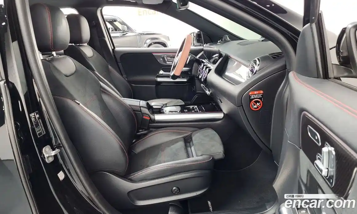Mercedes-Benz GLA-Class 2023 2.0 гидро, фото 16