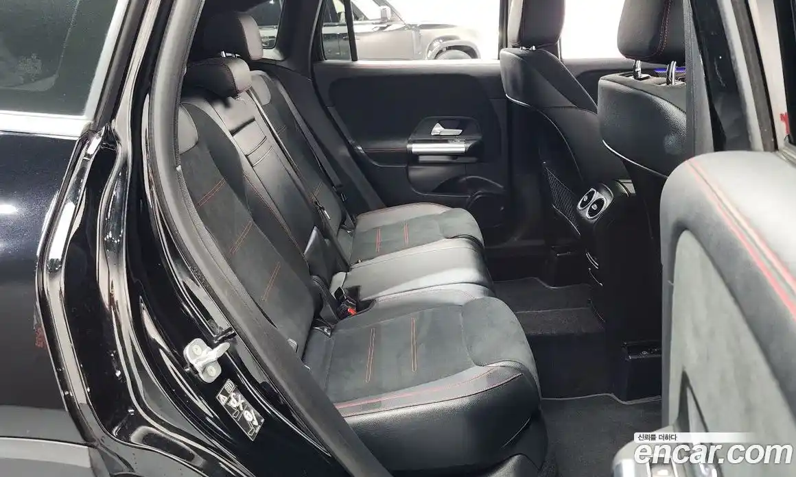 Mercedes-Benz GLA-Class 2023 2.0 гидро, фото 17